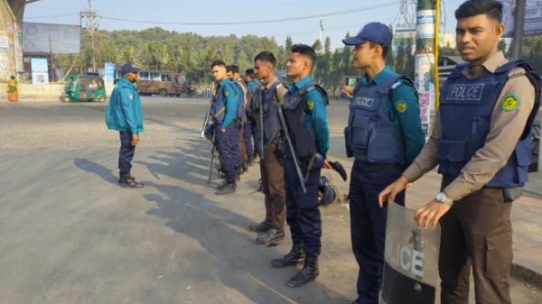 অনির্দিষ্টকালের ধর্মঘটে অচল চট্টগ্রাম বন্দর