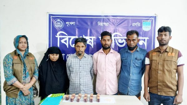 আশুলিয়ায় ২ টি অভিযানে ১১০০ পিস ট্যাপেন্টাডল ট্যাবলেট, ৭২ পিস ইয়াবা ট্যাবলেট সহ ০৪ জন পেশাদার মাদক ব্যবসায়ী গ্রেফতার।