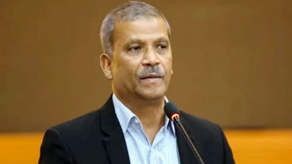 সিইসি এমপিদের, রাষ্ট্রপতি মন্ত্রিসভার সদস্যদের শপথ পড়াতে পারেন: আইন উপদেষ্টা