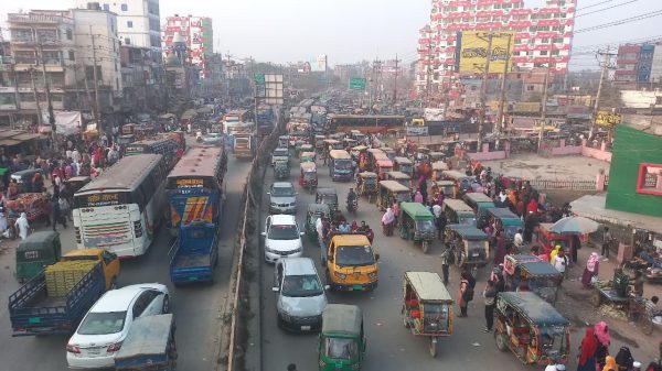 ভালুকায় মহাসড়কে অবৈধ থ্রি–হুইলারের দাপট, বাড়ছে যানজট ও প্রাণহানির ঝুঁকি