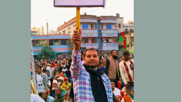 দুইবার দাড়িপাল্লায় ভোট দিয়েছি—দুইটি জান্নাত পাবো কিনা? প্রশ্নযুক্ত ফ্যাস্টুন নিয়ে বিএনপির সমাবেশে যুবক