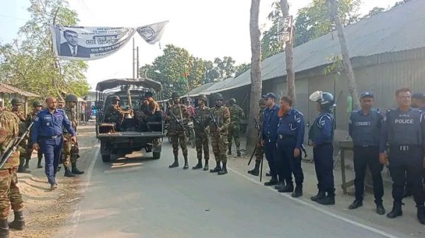 শৈলকুপায় দু'পক্ষের সংঘর্ষে পুলিশসহ আহত-৭: এলাকায় অতিরিক্ত পুলিশ মোতায়েন