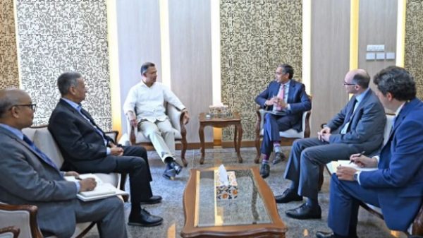 প্রধানমন্ত্রীর সঙ্গে আইএমএফ পরিচালকের বৈঠক