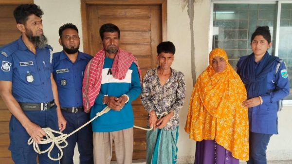 বেড়ায় অটোরিকশা চালক হত্যা: স্ত্রী ও তার সাবেক স্বামীসহ গ্রেফতার ৩