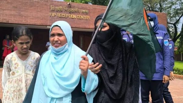 সাভারের জাতীয় স্মৃতিসৌধে জয় বাংলা শ্লোগান, এক নারী আটক