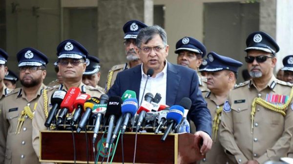 বর্তমান পোশাকে পুলিশ সদস্যরা সন্তুষ্ট নয়: স্বরাষ্ট্রমন্ত্রী