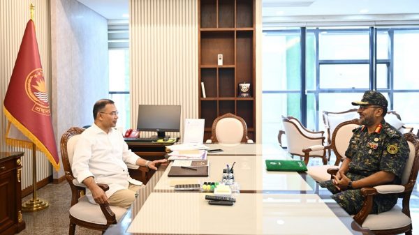 প্রধানমন্ত্রীর সঙ্গে আনসার ও ভিডিপি মহাপরিচালকের সাক্ষাৎ