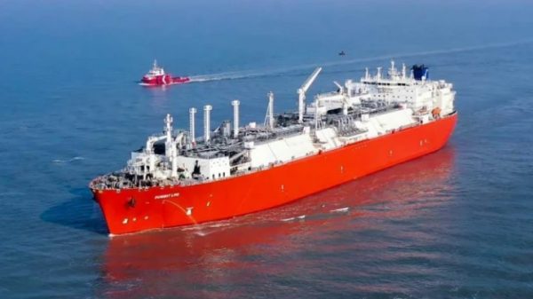 চট্টগ্রাম বন্দরে এসে পৌঁছেছে জ্বালানিবাহী ৮টি জাহাজ