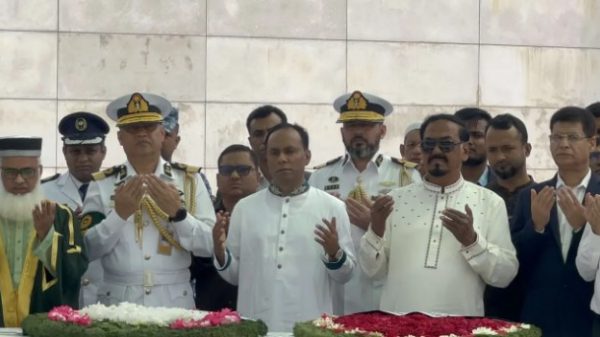 জিয়াউর রহমান ও খালেদা জিয়ার কবরে স্পিকার-ডেপুটি স্পিকারের শ্রদ্ধা