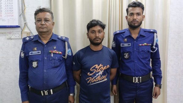 কমলনগরে তুচ্ছ ঘটনাকে কেন্দ্র করে চাচাতো ভাইকে গলা কেটে হত্যাচেষ্টা, গ্রেপ্তার-১