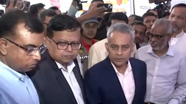 বাস কাউন্টার থেকে নির্ধারিত ভাড়া নেওয়া হচ্ছে: সড়ক পরিবহনমন্ত্রী