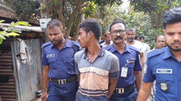 মুন্সীগঞ্জে প্রবাসীর স্ত্রীর ঘরে উঁকি দেওয়ার অপবাদ দিয়ে থাপ্পড় মেড়ে বৃদ্ধকে হত্যা, আটক ১