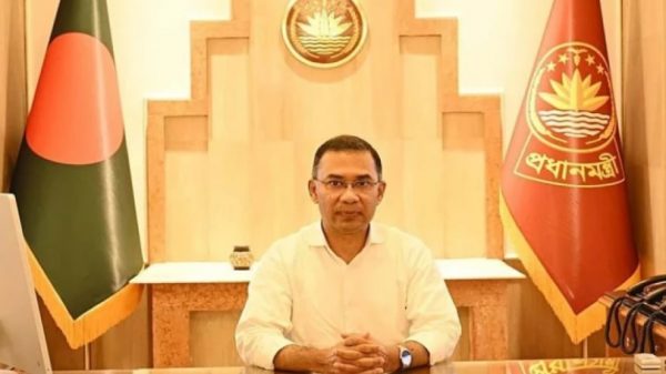 ছুটি সত্ত্বেও সচিবালয়ে ব্যস্ত সময় কাটাচ্ছেন প্রধানমন্ত্রী