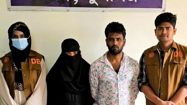 মুন্সীগঞ্জে ৩০০ পিস ইয়াবাসহ স্বামী-স্ত্রী গ্রেপ্তার