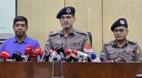 ঈদে ঢাকা ছাড়লে নগদ অর্থ–স্বর্ণালংকার থানায়ও রাখা যাবে: ডিএমপি কমিশনার