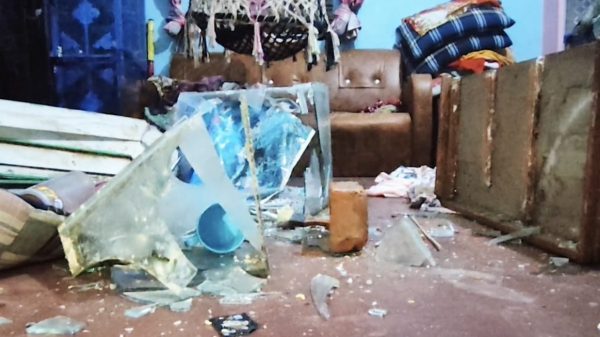 আশুলিয়ায় পারিবারিক দ্বন্দ্বের জেরে মারামারি; শ্রমিক দল নেতার বাড়িতে হামলার অভিযোগ