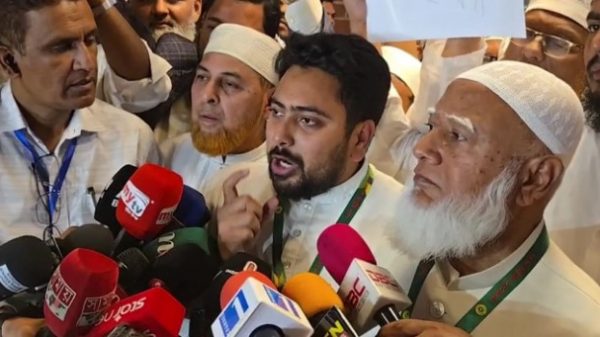 সংসদ থেকে ওয়াক আউট করে যা বললেন নাহিদ ইসলাম