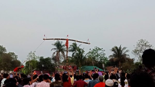 কাশিমপুরে ঐতিহ্যবাহী চরক পূজা