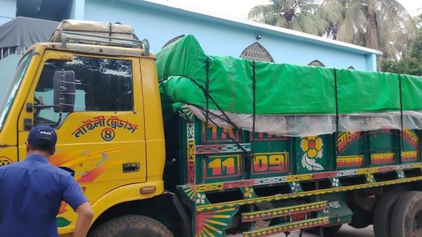 সাভারে সরকারি গুদামের ৩৬১ বস্তা চালসহ ট্রাক জব্দ