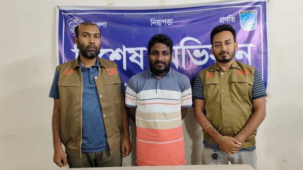 আশুলিয়ায় ১০০ পুড়িয়া হেরোইন সহ ০১ জন পেশাদার মাদক ব্যবসায়ী গ্রেফতার