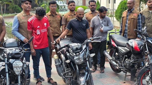 মুন্সীগঞ্জে আন্তঃজেলা মোটরসাইকেল চোর চক্রের ৩ সদস্য গ্রেফতার, উদ্ধার ৩ মোটরসাইকেল