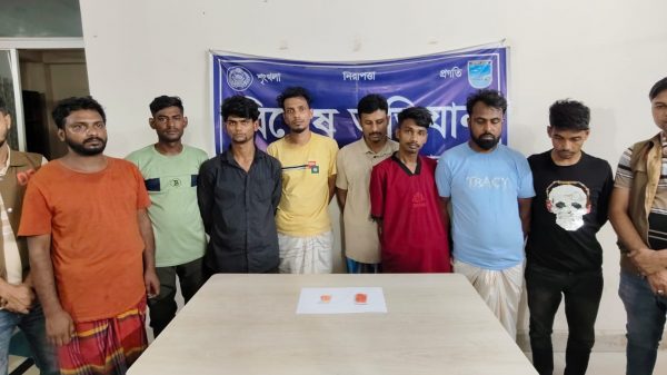 সাভারে ডিবির বিশেষ অভিযান: মাদক ও ছিনতাইকারী চক্রের ৮ সদস্য গ্রেফতার