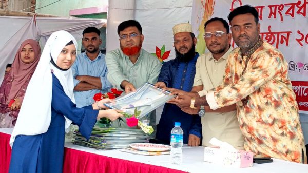 আশুলিয়ায় অক্সফোর্ড কিন্ডারগার্টেন অ্যান্ড হাই স্কুলে এস এস সি পরীক্ষার্থীদের বিদায় সংবর্ধনা ও দোয়া অনুষ্ঠান ২০২৬