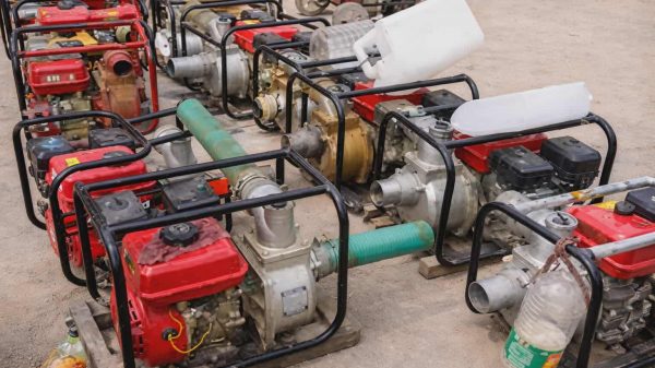 সুন্দরগঞ্জে জ্বালানির জন্য সেচ পাম্প নিয়ে ফিলিং স্টেশনে কৃষকের ভিড়