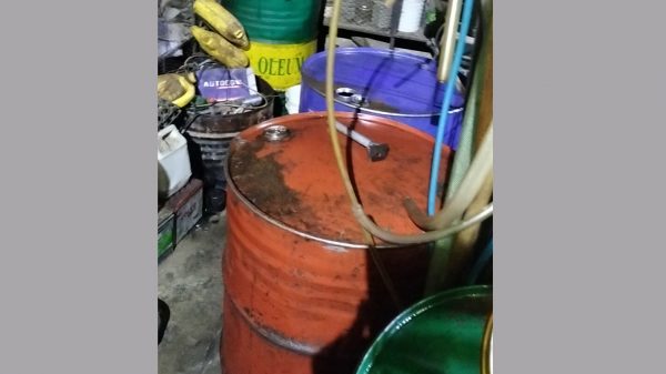 কাশিমপুরে ১০০০ লিটার ডিজেল তেল উদ্ধার ও ৪০ হাজার টাকা জরিমানা