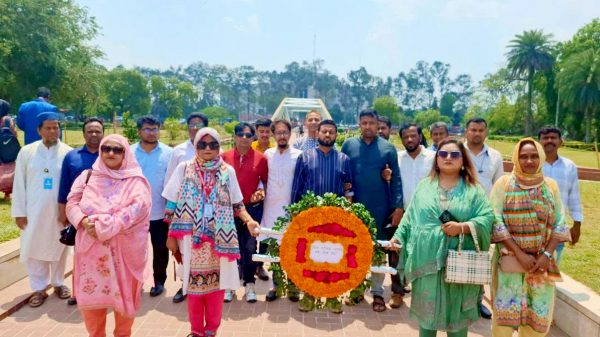 জিয়াউর রহমান ও খালেদা জিয়ার সমাধিতে ফুল দিয়ে শ্রদ্ধা জানালেন জিসাফোর নবনির্বাচিত সভাপতি-সম্পাদক