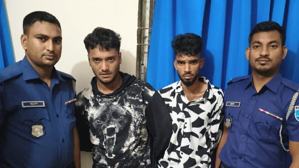 আশুলিয়ায় ১০০ পিচ ইয়াবাসহ দুই মাদক ব্যবসায়ী গ্রেফতার