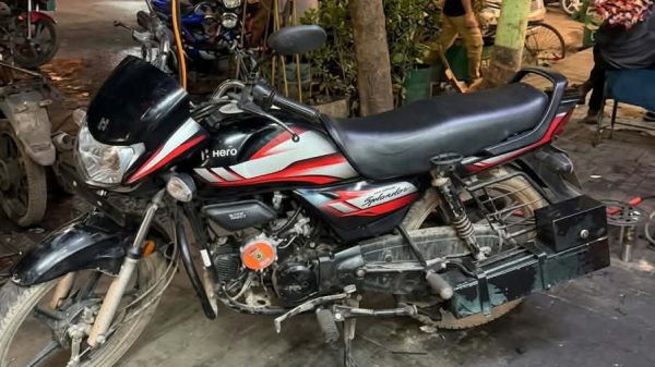 গাইবান্ধায় পেট্রোল সংকটে এলপিজি কনভার্টর কিট ব্যবহার করছে বাইকাররা