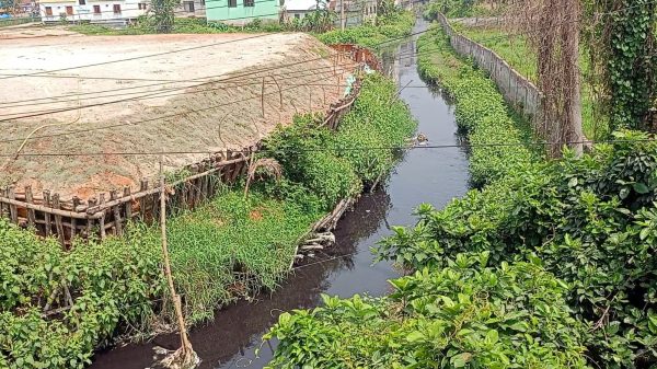 কাশিমপুরের অতীতের খাল এখন ড্রেন