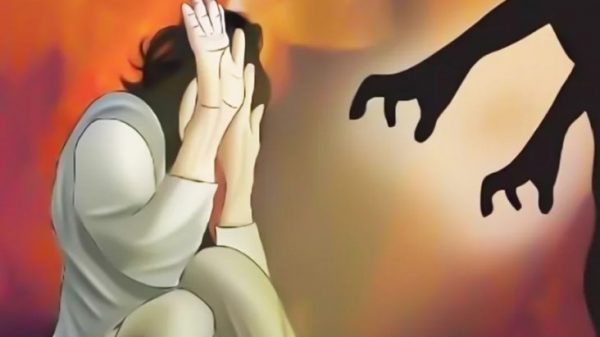 স্বামীর কাছ থেকে গৃহবধূকে ছিনিয়ে নিয়ে ধর্ষণ