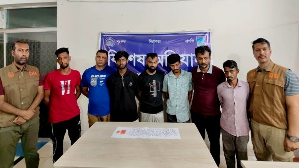 ডিবির অভিযানে ১৭০ পিস ইয়াবা ট্যাবলেট, ৭০০ পুড়িয়া হেরোইন সহ ০৭ জন পেশাদার মাদক ব্যবসায়ী গ্রেফতার