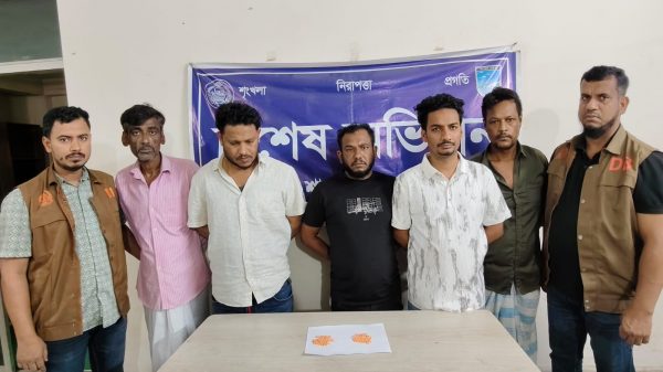 সাভারে ২০০ পিস ইয়াবা ট্যাবলেট সহ ০৫ জন পেশাদার মাদক ব্যবসায়ী গ্রেফতার