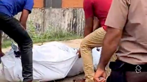 মহাসড়কে পাশে অজ্ঞাত ব্যক্তির লাশ