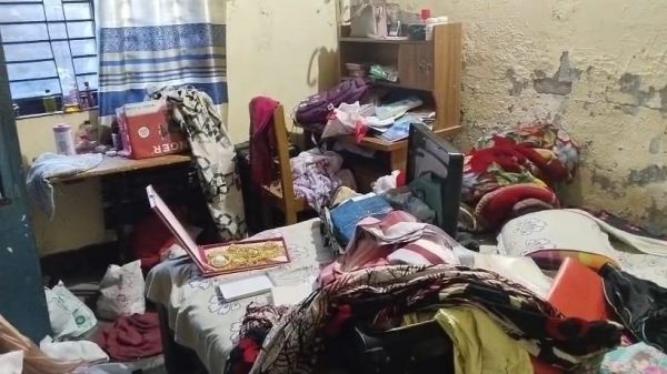 লক্ষ্মীপুরে গৃহবধূকে কুপিয়ে জখমের পর বাড়িতে হামলা-লুটপাট