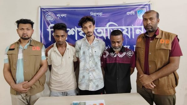 আশুলিয়ায় ডিবির অভিযানে ইয়াবাসহ ৩ মাদক ব্যবসায়ী গ্রেফতার