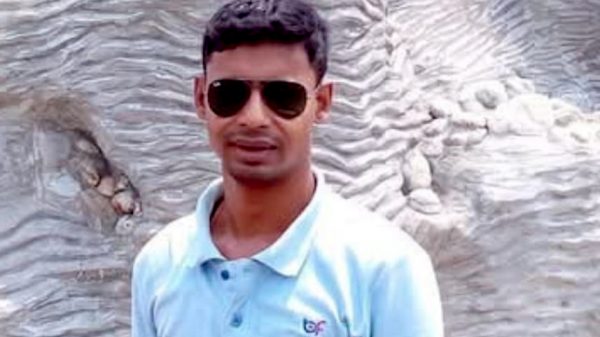 দপ্তরির অদৃশ্য ক্ষমতার বলে স্কুলে দীর্ঘদিন অনুপস্থিত থেকেও চাকরিতে বহাল