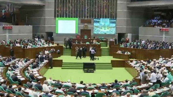 সরকারি চাকরিতে প্রবেশের নতুন বয়স নির্ধারণ