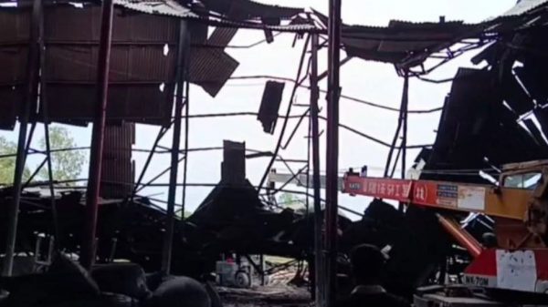 সীতাকুণ্ডে, একটি গুদামের টিনশেড ধসে দুই শ্রমিক মৃত্যু