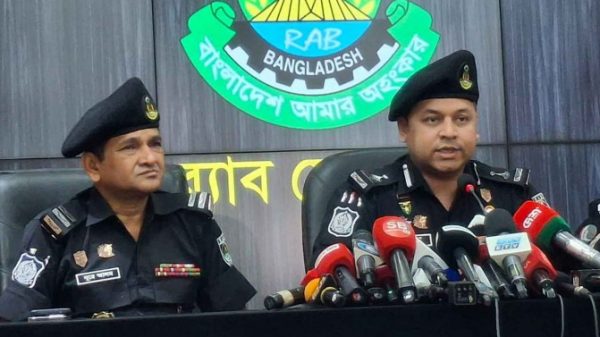 চাঁদাবাজদের তালিকা করা হচ্ছে: র‍্যাব