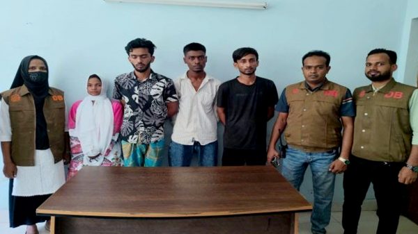 লক্ষ্মীপুরে নারী দিয়ে ফাঁদ পেতে জিম্মি করে টাকা আত্মসাৎ: গ্রেপ্তার-৪